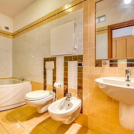 Apartmentsgarda - Casa Raffaello * גארדה