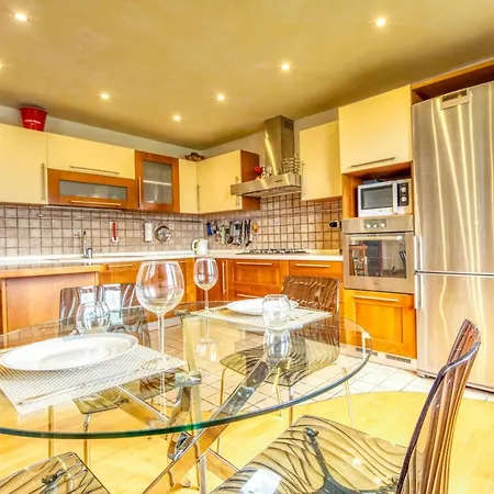 דירה Apartmentsgarda - Casa Raffaello גארדה