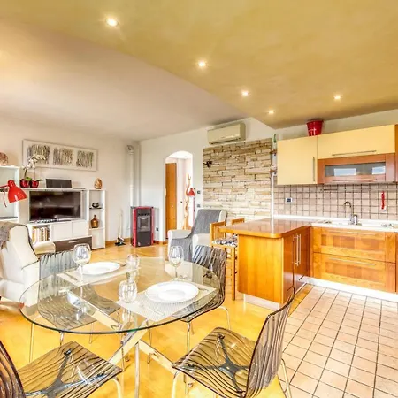Apartmentsgarda - Casa Raffaello * Garda (Verona)